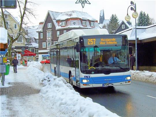 Der Skibus pendelt von Sonntag an in Braunlage wieder zwischen ZOB und Wintersportgebiet Hexenritt. Archivfoto: Eggers