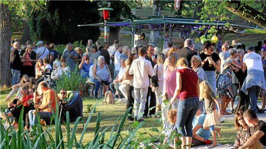Der „Sommernachtstraum“ im Kurpark gehört mit tausenden Gästen zu den beliebtesten Veranstaltungen in Braunlage. 