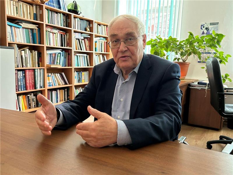 Was denken die Russen? - Meinungsforscher unter Druck Der Soziologe Lew Gudkow ist wissenschaftlicher Leiter von Russlands einzigem unabhängigem Meinungsforschungsinstitut Lewada.