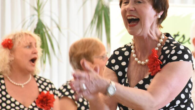 100 Konzerte mit dem Chörchen Der Spaß steht beim Chörchen im Vordergrund. Ein Fall für Barbara Schüler, eine wahre Stimmungskanone.