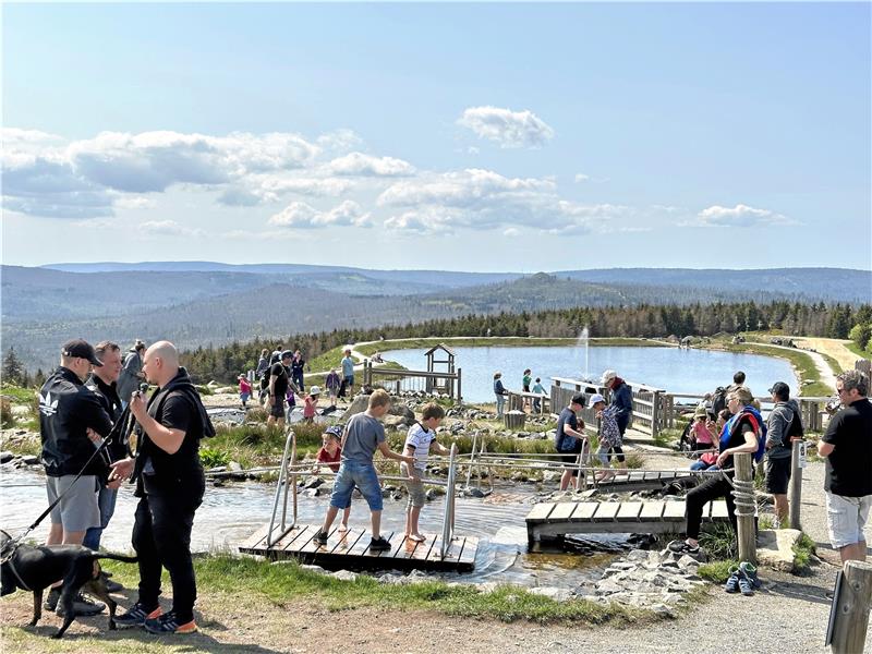 Der Speichersee für die Beschneiung auf dem Wurmberg könnte nach Meinung der Seilbahngesellschaft noch mehr für den Sommerbetrieb genutzt werden – beispielsweise mit einem Anleger für ferngesteuerte Spielboote. Foto: GZ-Archiv