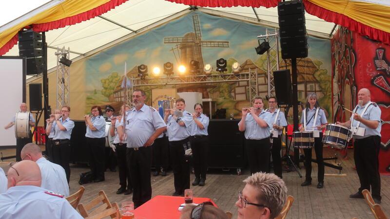 Der Spielmannszug der Okeraner Feuerwehr.