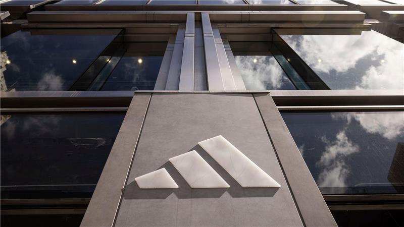 Starker Jahresauftakt für Adidas sorgt für Plus im Dax Der Sportartikelkonzern Adidas ist zum Jahresauftakt kräftig gewachsen. (Archivbild)