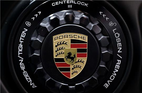 Der Sportwagenbauer Porsche hat im dritten Quartal mehr Geschäft gemacht als erwartet.