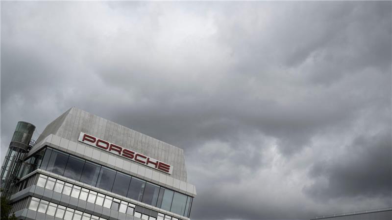 Porsche fliegt aus dem Dax Der Sportwagenbauer Porsche muss die erste deutsche Börsenliga verlassen.