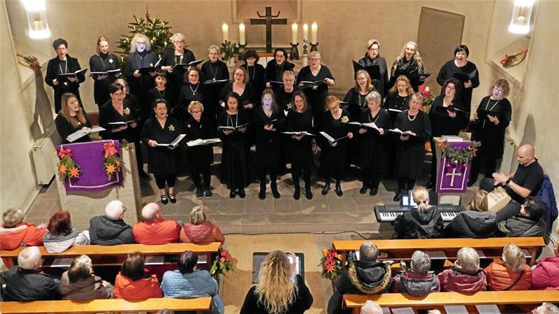Der St.-Nicolai-Frauenchor, hier bei einem der beliebten Weihnachts-Doppelkonzerte in Westerode/Bettingerode, gastiert am 15. Februar in der Lutherkirche.
