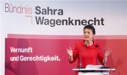 «Der Staat greift älteren Menschen immer tiefer in die ohnehin schmale Geldbörse», kritisiert die Vorsitzende der Partei Bündnis Sahra Wagenknecht.