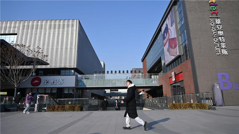 Grüne Zukunft oder nicht? Was von Visionen wirklich bleibt Der Stadtkern Xiong’ans mit seinem Einkaufszentrum wirkt eher schwach besucht. (Archivbild)