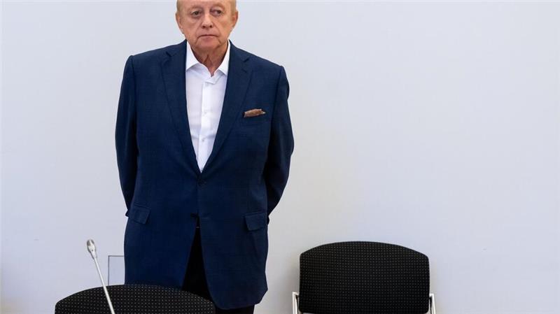 Aus der Haft ins Gericht - Neuer Prozess gegen Schuhbeck Der Starkoch will sich gegen die Vorwürfe verteidigen. (Archivfoto)