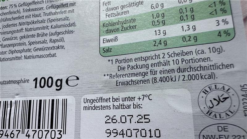 Der Stein des Anstoßes: Die Geflügel-Mortadella hat hinten einen kleinen Aufdruck, der sie als „halal“ zertifiziert