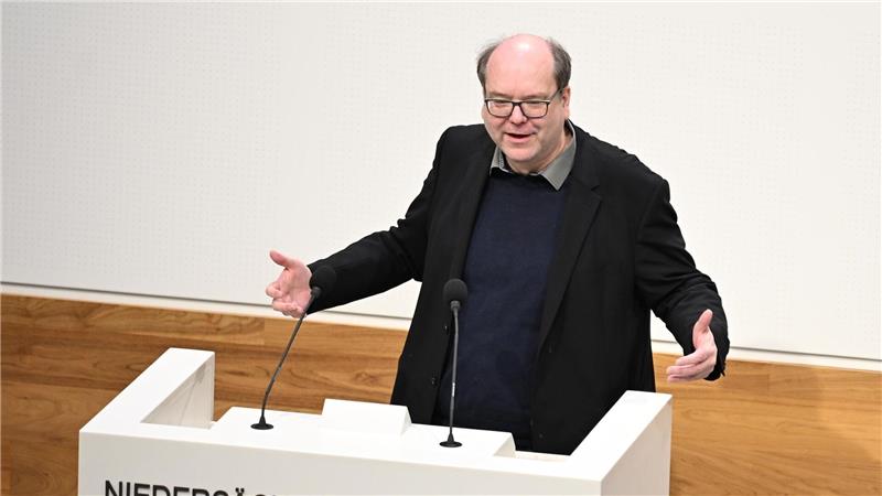 Minister fordern Kurswechsel bei Offshore-Windkraft Der Stillstand im Bundeswirtschaftsministerium müsse enden, sonst drohe ein kostspieliger Rückschlag beim Offshore-Ausbau, sagte Christian Meyer. (Archivbild)