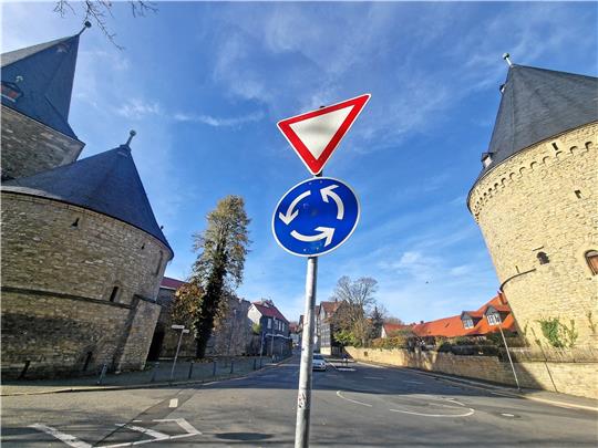 Der Straßenraum am Breiten Tor wird ab Montag umgebaut. Archivfoto: Sowa