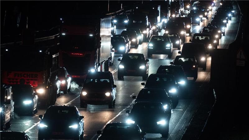 Natürliche Ressourcen für 2025 aufgebraucht - Leben auf Pump Der Straßenverkehr in Deutschland nimmt weiterhin zu. (Illustration)
