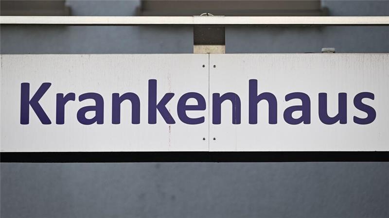 Geplante Streiks an kommunalen Kliniken zunächst abgesagt Der Streik ist zunächst aufgeschoben. Wie es weitergeht, sollen nun die Ärztinnen und Ärzte in einer Urabstimmung entscheiden. (Archivbild)