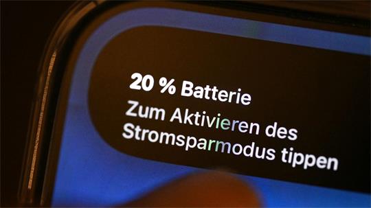 Der Stromsparmodus soll helfen, dass das Smartphone noch etwas länger durchhält.