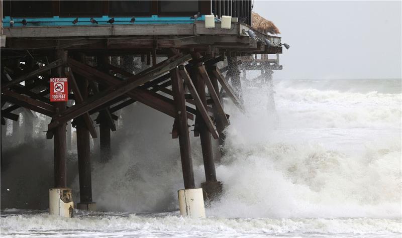 Der Sturm «Nicole» hat über den Bahamas an Stärke gewonnen und steuert nun auf die Ostküste der USA zu.