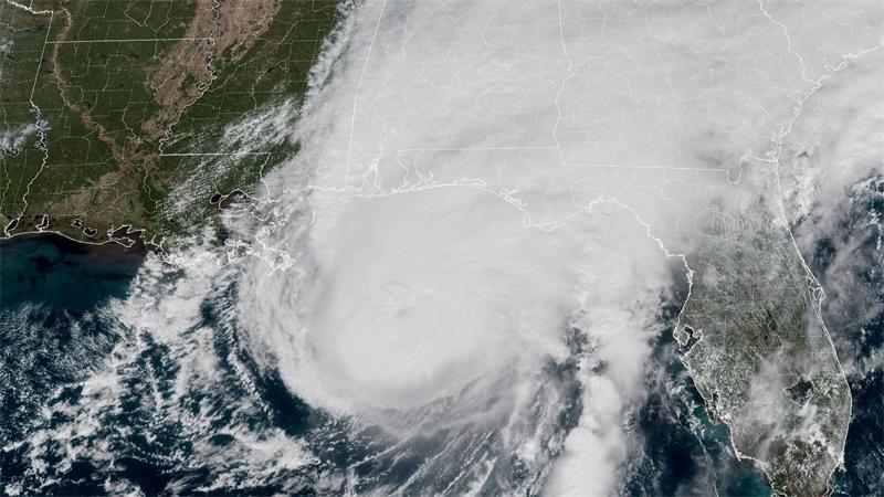 Der Sturm bewegt sich weiter landeinwärts in Richtung der Bundesstaaten Alamaba und Tennessee und bringt Windgeschwindigkeiten von bis zu 100 Kilometern pro Stunde. 