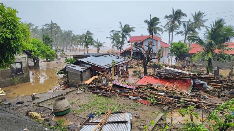 Der Supertaifun „Fung-Wong“ hat die Philippinen erreicht.
