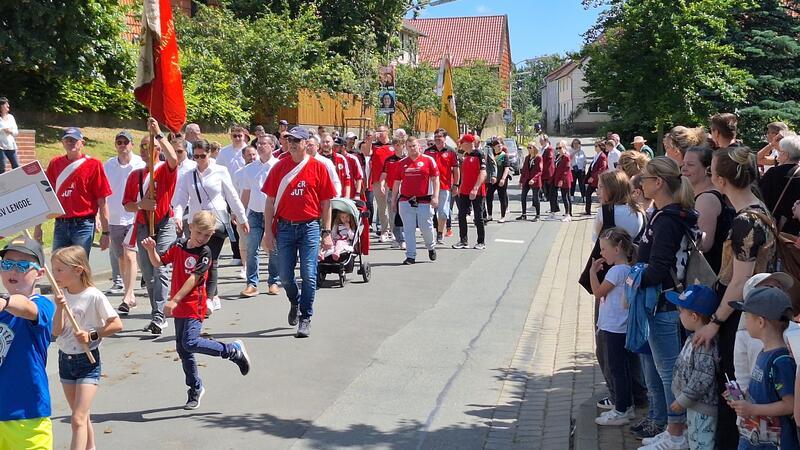 Der TSV Lengde beim Festumzug.