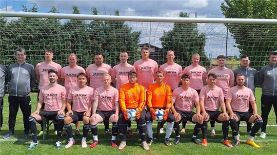 Der TSV Lochtum geht mit einer erfahrenen Mannschaft in die Saison 2024/25, der es personell ein wenig an der Breite fehlt. Dennoch ist das Team für den Kampf um die ersten sechs Plätze in der Fußball-Nordharzliga gut gerüstet. 