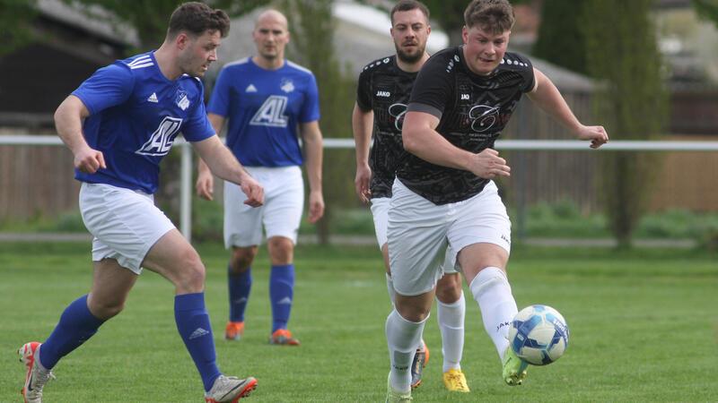 Der TSV Lochtum, rechts Bastian Wagner, muss schnell wieder den Vorwärtsgang einlegen, wenn es mit dem Klassenerhalt in der Nordharzliga etwas werden soll.Foto: Gietemann