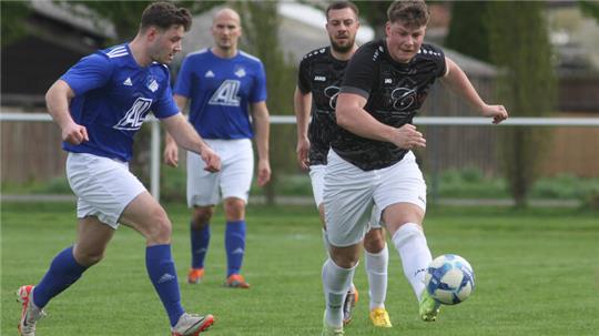 Der TSV Lochtum, rechts Bastian Wagner, muss schnell wieder den Vorwärtsgang einlegen, wenn es mit dem Klassenerhalt in der Nordharzliga etwas werden soll.Foto: Gietemann