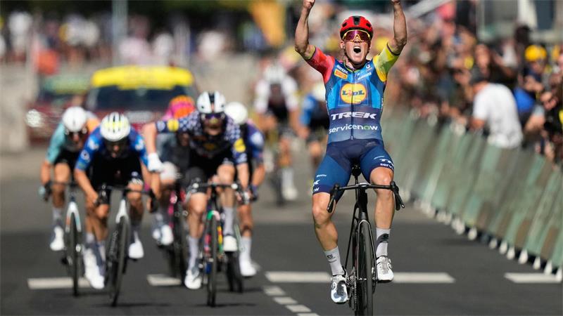 „Einfach dankbar“: Norweger Traeen übernimmt Gelbes Trikot Der Tagessieg in Foix ging an Ex-Weltmeister Mads Pedersen.