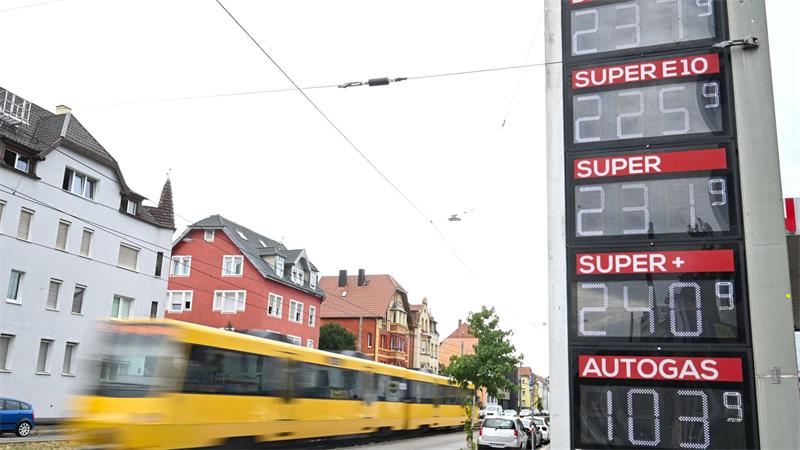 Steigende Energiepreise treiben Inflation auf 2,9 Prozent Der Tankrabatt ist ausgelaufen, Literpreise über zwei Euro für Sprit sind an Tankstellen in Deutschland wieder die Regel.