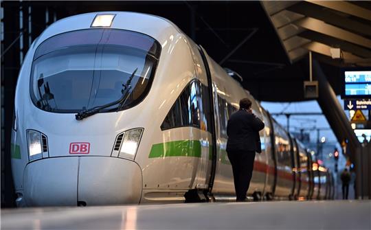 Der Tarifkonflikt bei der Bahn soll mit einer Schlichtung beigelegt werden.