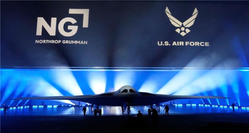 US-Militär enthüllt neuen Tarnkappenbomber B-21 Raider Der Tarnkappenbomber B-21 Raider ist Amerikas neuester nuklearer Tarnkappenbomber.