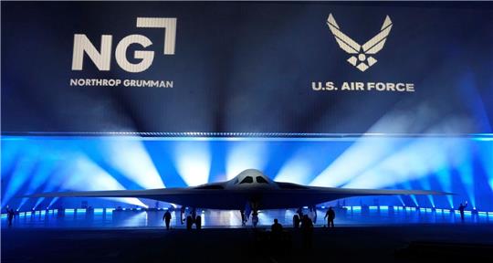 Der Tarnkappenbomber B-21 Raider ist Amerikas neuester nuklearer Tarnkappenbomber.