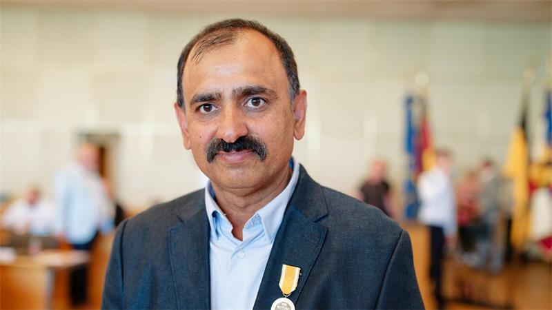 Der Taxifahrer Muhammad Afzal ist mit der Rettungsmedaille des Landes Baden-Württemberg ausgezeichnet worden.