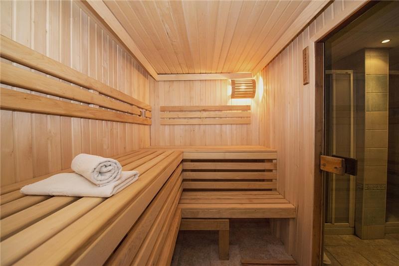 Verletzungsfrei in die Crunchtime Der Teamabend darf auch einmal in der Sauna stattfinden. Foto: Pixabay
