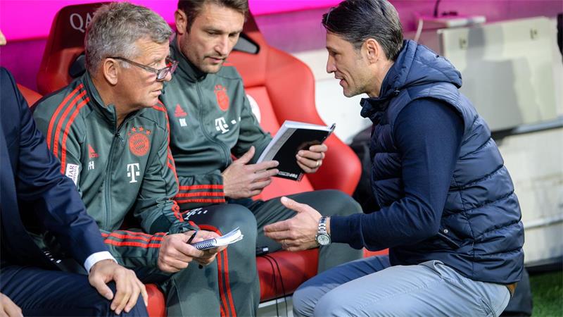 Der Tod seines ehemaligen Co-Trainers traf auch Niko Kovac (r.). (Archivbild)