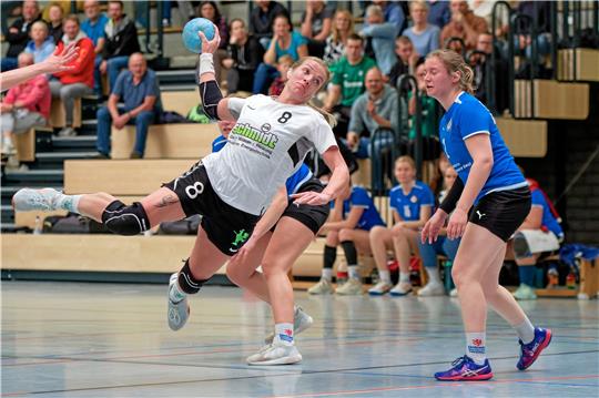 Der Trainer der HSG Liebenburg-Salzgitter, Stephan Schönfeldt, bescheinigt Celina Bruns aktuell eine Topform „mit 15 Toren im letzten Spiel“. Foto: Drechsler