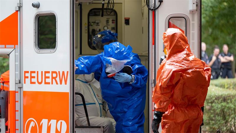 Weiterer Ebola-Patient in Deutschland - Zustand stabil Der Transport von hochansteckenden Patienten in die Uniklinik wird immer wieder geübt, so wie hier im Jahr 2022. (Archivbild)