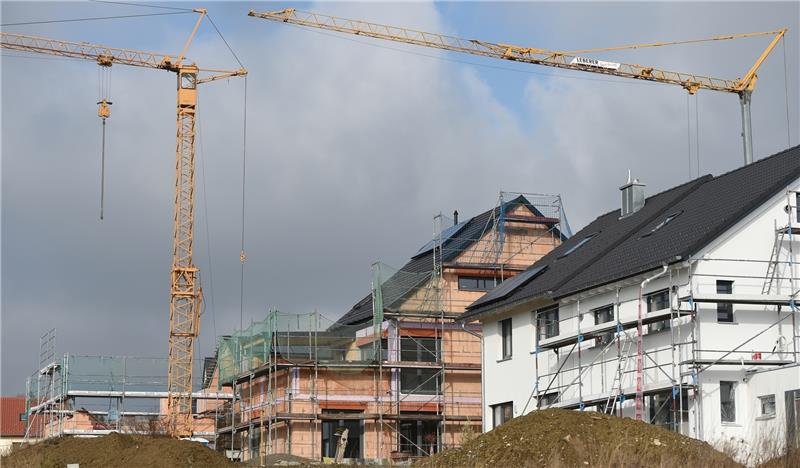 Trotz Zinswende – Bausparen lohnt sich selten Der Traum vom Eigenheim: Trotz des BGH-Urteils zur Kündigung von Bausparverträgen kann sich das Bausparen noch rechnen. Foto Kästle/dpa
