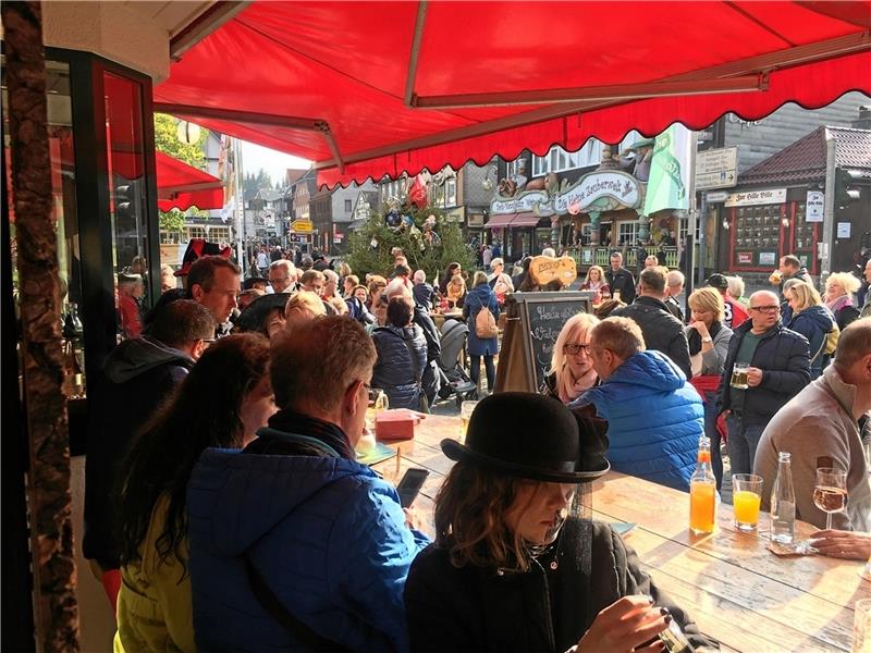 Der Treffpunkt für Urlauber und Einheimische: Bei „Puppe’s“ ist stets jede Menge los.  Archivfotos: Privat