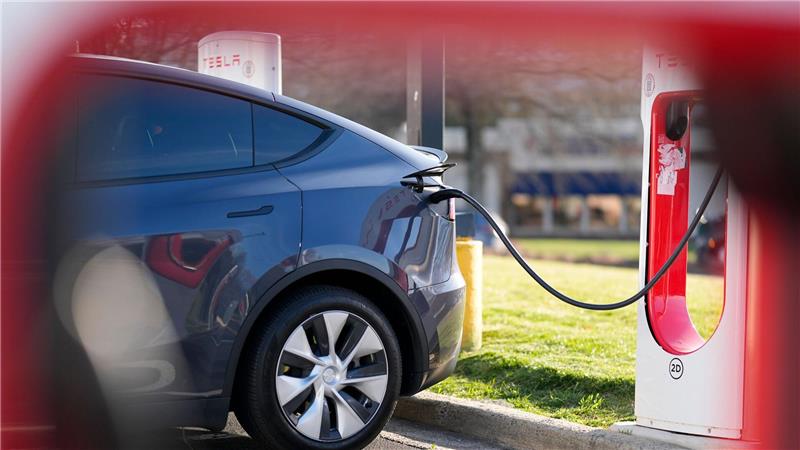 Tesla will nach Problemen Türmechanismus ändern Der Türmechanismus der Teslas wird elektrisch ausgelöst. (Archivbild)