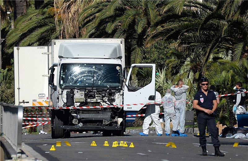 Lange Haftstrafen im Nizza-Terrorprozess Der Tunesier Mohamed Lahouaiej Bouhlel raste in Nizza mit einem tonnenschweren Lastwagen in eine Menschenmenge.