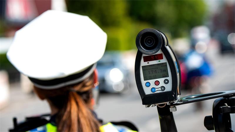 Der UDV fordert schärfere Kontrollen und Strafen im Straßenverkehr. (Symbolbild)