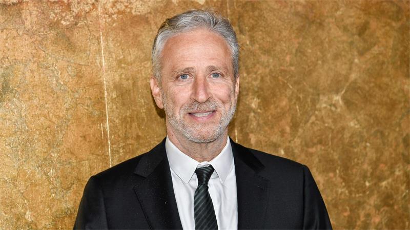 Der US-Comedian hat seinen Vertrag bei der „Daily Show“ verlängert. (Archivbild)