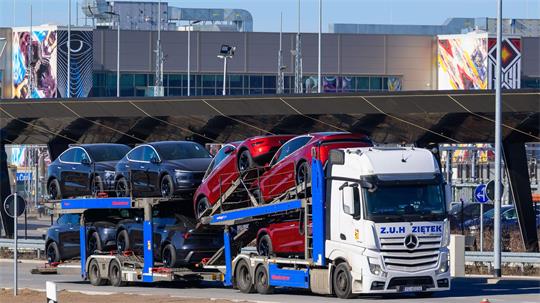Der US-Elektroautobauer Tesla will den geplanten Ausbau des Werks in Grünheide in Angriff nehmen. (Archivbild) 