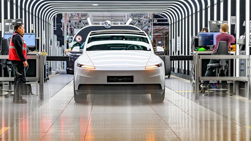 Tesla baut mehr Autos in Grünheide - 1.000 neue Mitarbeiter Der US-Elektroautobauer Tesla will die Produktion in seinem Werk in Grünheide noch weiter ankurbeln. (Archivbild)