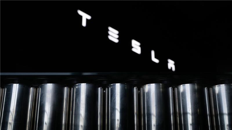 Der US-Elektroautobauer will Voraussetzungen für eine Produktion von Batteriezellen in Grünheide bei Berlin schaffen. 