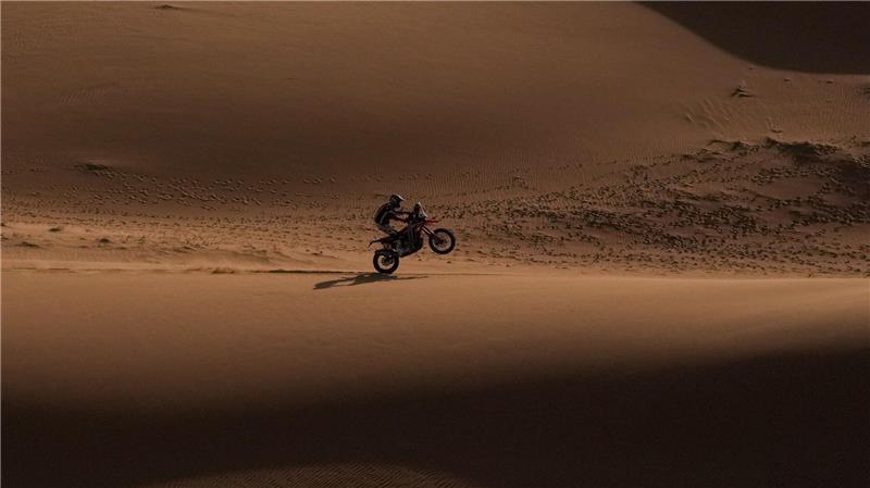 Der US-Fahrer Ricky Brabec tritt auf der sechsten Etappe der Rallye Dakar zwischen Hail und Riad an.