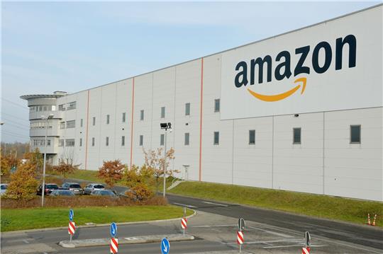 Der US-Konzern Amazon will das Logistikzentrum in Brieselang nahe Berlin schließen.