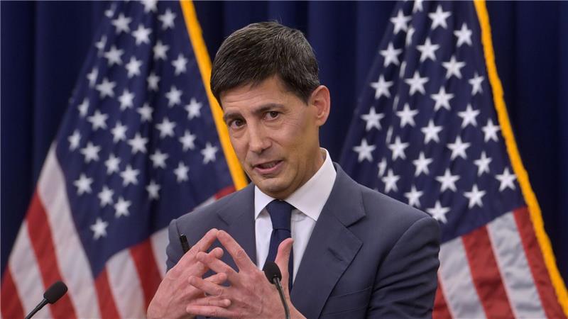 US-Notenbank lässt Leitzins unverändert – Warsh überrascht Der US-Leitzins bleibt unverändert – während der neue Fed-Chef Warsh Neuerungen in der Bank ankündigt.