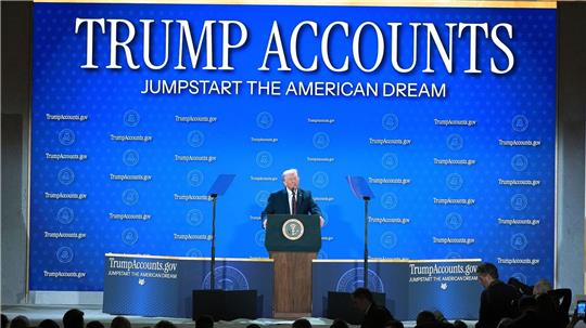 Der US-Präsident machte bei einer Veranstaltung des Finanzministeriums Werbung für die „Trump Accounts“