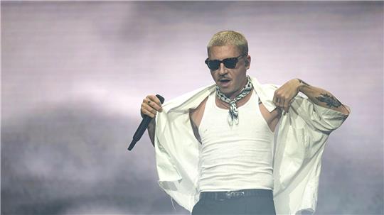 Der US-Rapper Macklemore positionierte sich auf dem Deichbrand-Festival 2025 abermals klar propalästinensisch.